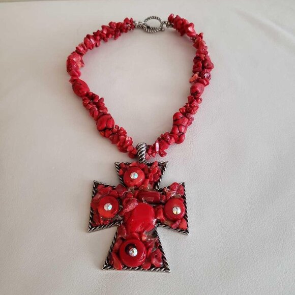 BEAUTIFUL STONE CROSS NECKLACE - Picture 3 of 9